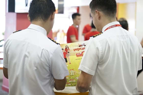 Hành khách hào hứng với lịch thi đấu World Cup 2018 của Vietjet ảnh 15