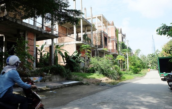 Khu biệt thự bỏ hoang gần 10 năm ảnh 1