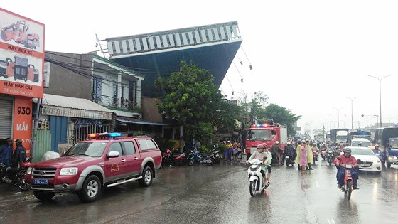 Trách nhiệm pháp lý liên quan đến bảng quảng cáo sập ảnh 1