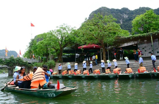 Doanh nghiệp du lịch từng bước hoạt động trở lại ảnh 1