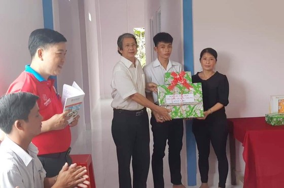 Những ngôi nhà tình thương tặng học trò ảnh 1