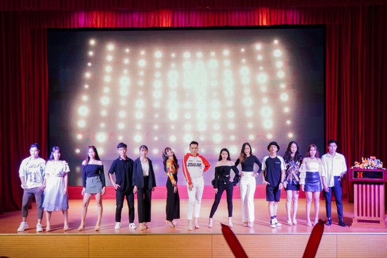 Đại học Quốc tế Hồng Bàng trao học bổng tài năng cho 'Siêu trí tuệ Việt' ảnh 3