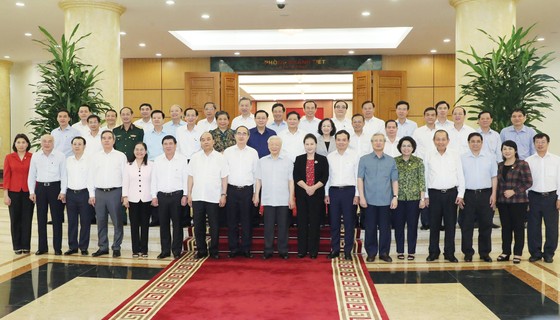 Nghị quyết Trung ương 4 với công tác nhân sự nhiệm kỳ mới - Bài 3: Quyết tâm của hai thành phố lớn nhất nước ảnh 1