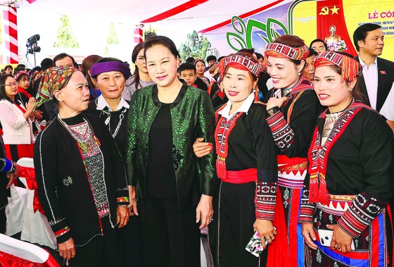 Lãnh đạo Đảng, Nhà nước dự Ngày hội Đại đoàn kết toàn dân tộc ở các địa phương ảnh 1