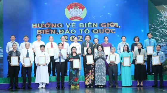 Quyên góp 34 tỷ đồng cho Quỹ “Vì biển đảo quê hương - Vì tuyến đầu Tổ quốc” ảnh 1