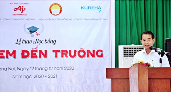 340 học sinh ở Đồng Nai nhận học bổng 'Cho em đến trường' ảnh 3