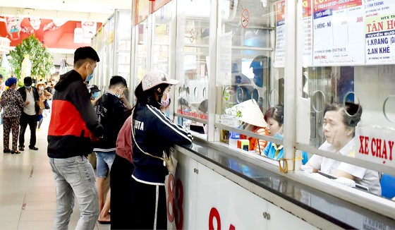 Nhiều hãng xe thương hiệu đi miền Trung hết vé các ngày cao điểm tết ảnh 1