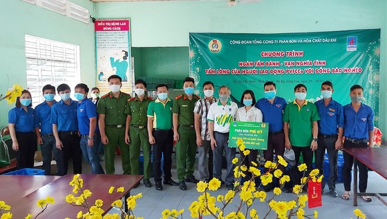 Ấm áp chương trình 'Ngàn tấm bánh – Vạn nghĩa tình' ảnh 2