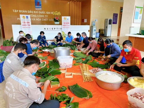 Ấm áp chương trình 'Ngàn tấm bánh – Vạn nghĩa tình' ảnh 1