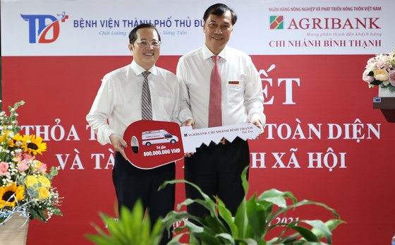 Agribank chi nhánh Bình Thạnh ký kết thỏa thuận hợp tác với Bệnh viện TP Thủ Đức (TPHCM) ảnh 2
