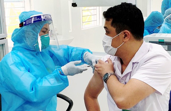 Hoàn thành tiêm mũi 2 giai đoạn 2 vaccine Nano Covax ảnh 1