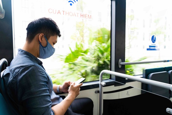 Háo hức khám phá xe buýt điện đầu tiên tại Việt Nam với những trải nghiệm 'cực chất' ảnh 3