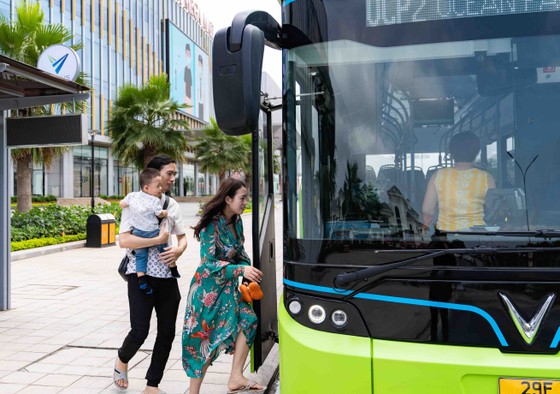 Háo hức khám phá xe buýt điện đầu tiên tại Việt Nam với những trải nghiệm 'cực chất' ảnh 6