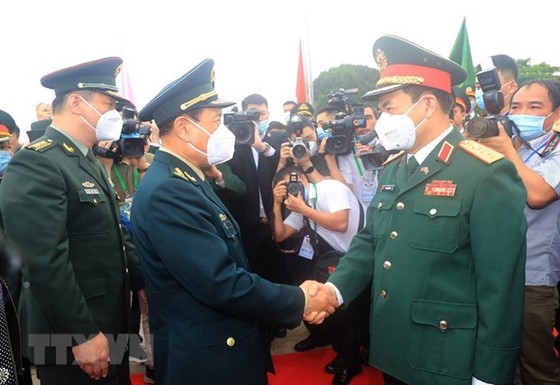 Giao lưu hữu nghị quốc phòng biên giới Việt Nam - Trung Quốc ảnh 1