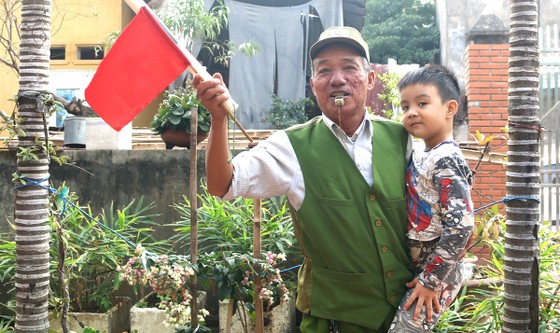 Chuyện ông Năm 'gàn' ảnh 1