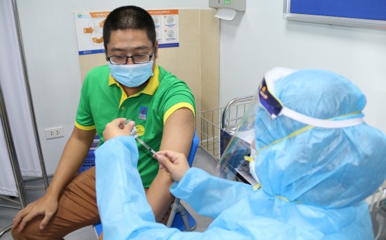 PVFCCo triển khai tiêm vaccine Covid-19 cho người lao động ảnh 4