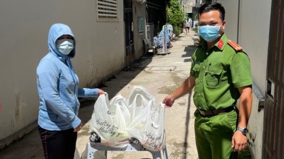 'Chiến sĩ' tuyến đầu trong thế trận lòng dân ảnh 1
