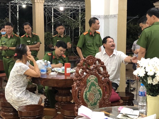 Bắt tạm giam 2 cha con đại gia cho vay lãi suất 105%/tháng ảnh 1