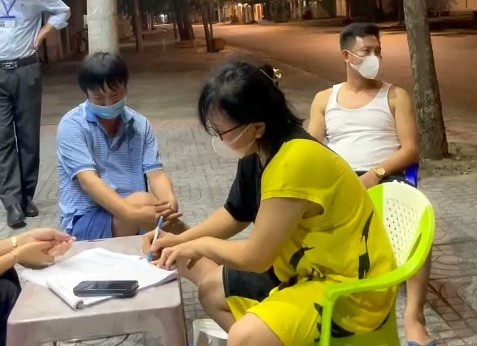 Đề nghị xử lý 2 nhân viên Sở TNMT vi phạm quy định phòng chống dịch ảnh 1