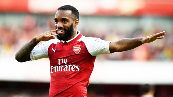 Lacazette sợ học tiếng Anh ảnh 1