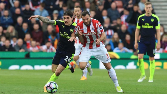 Stoke.City (16) - Arsenal (5): Pháo tiếp tục nổ ảnh 1