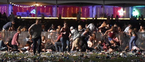 Tại sao kẻ xả súng ở Las Vegas mua cả kho vũ khí không bị phát hiện? ảnh 3
