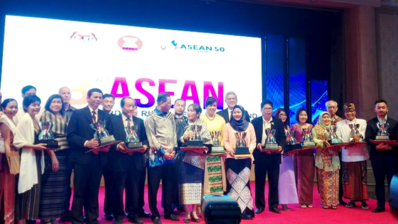 Tổng hội NN&PTNTVN nhận giải thưởng Sáng kiến ASEAN về Phát triển nông thôn và xóa đói giảm nghèo dà ảnh 2