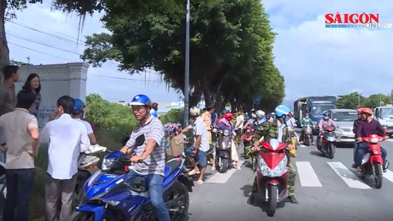 VIDEO: Bắt đối tượng ngáo đá dùng dao khống chế phụ nữ mang thai ảnh 4