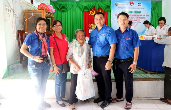 Hết lòng vì người nghèo, học sinh khó khăn miền cù lao đất mặn Tân Thạnh, Tiền Giang ảnh 3