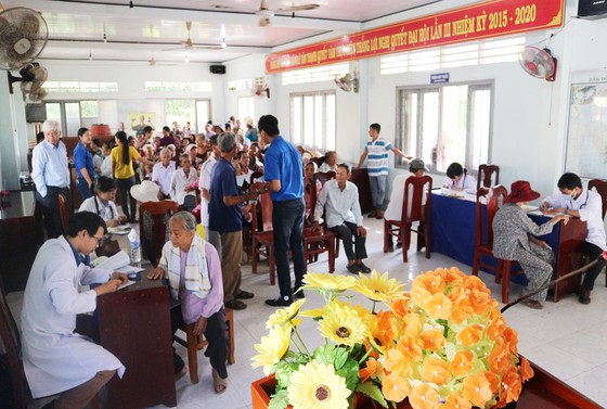 Hết lòng vì người nghèo, học sinh khó khăn miền cù lao đất mặn Tân Thạnh, Tiền Giang ảnh 1