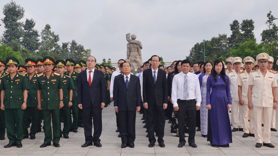 Lãnh đạo Đảng, Nhà nước tưởng niệm các anh hùng liệt sĩ ảnh 2