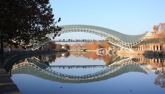 玻璃棧道懸崖吊橋?全球最不可思議的人行步道! ảnh 9