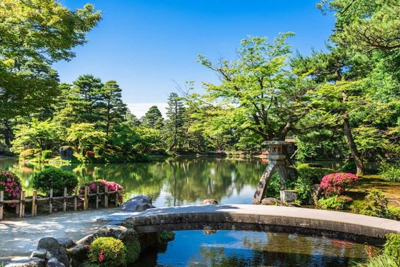 夜燈下的奇幻色彩!日本三大名園——兼六園的秋與冬! ảnh 3