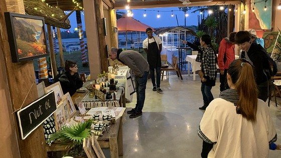 以硬幣交易的古老年貨市集 ảnh 1