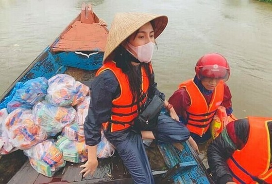 明星做慈善是非多 ảnh 1