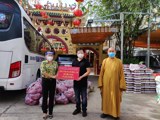 第八郡佛教會再度關照地方貧困戶 ảnh 1