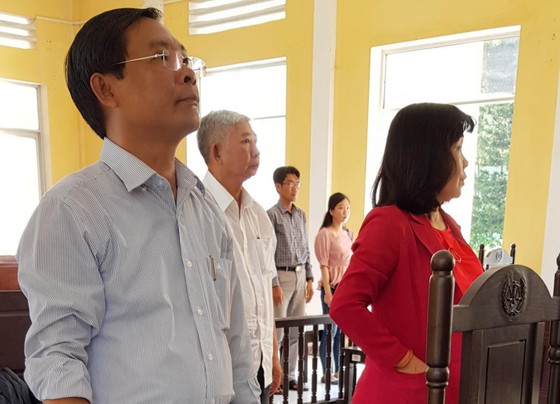 Nguyên hiệu trưởng và thuộc cấp chiếm đoạt trên 900 triệu đồng tiền học phí nhận án tù ảnh 1