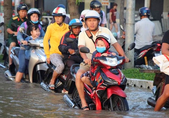 Cần Thơ tiếp tục ra thông báo hỏa tốc cho học sinh nghỉ học do lo ngại triều cường ảnh 1