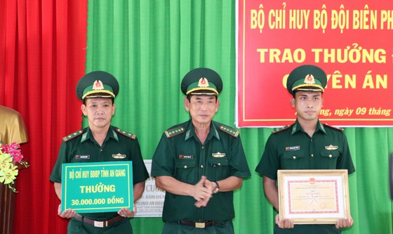 Bắt 2 đối tượng vận chuyển 40kg ma túy đá từ Campuchia về Việt Nam ảnh 3