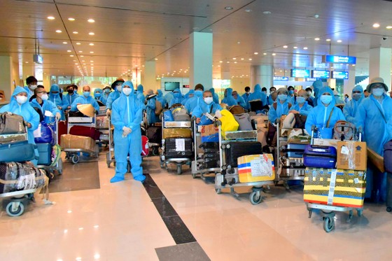 Đưa hơn 300 công dân Việt Nam từ Ấn Độ về nước ảnh 1