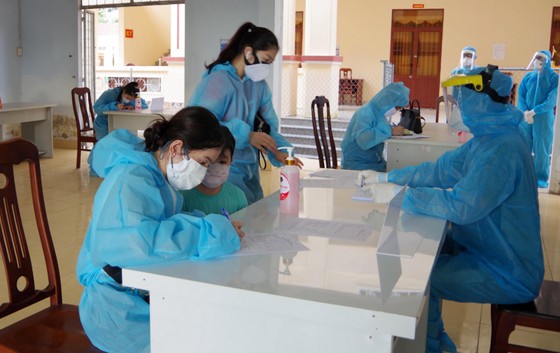 Cách ly tập trung 117 công dân từ Singapore trở về nước ảnh 2