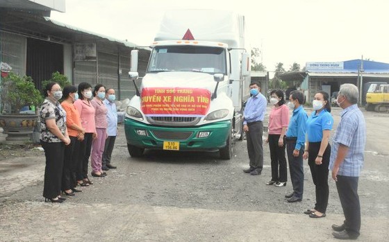 Long An, Sóc Trăng chuyển hàng thiết yếu hỗ trợ TPHCM ảnh 3