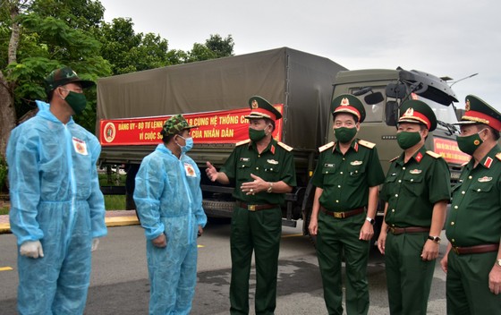  'Chuyến xe nghĩa tình' lần 6 với hơn 17 tấn hàng hỗ trợ người dân TPHCM ảnh 3