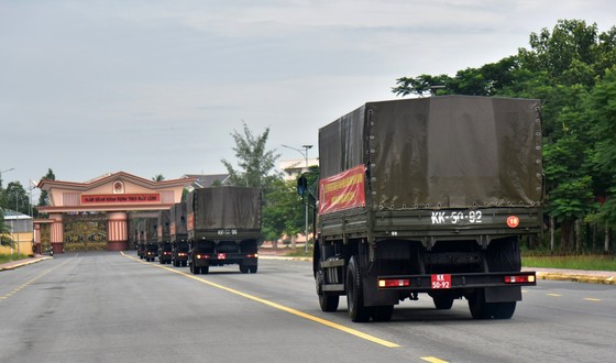  'Chuyến xe nghĩa tình' lần 6 với hơn 17 tấn hàng hỗ trợ người dân TPHCM ảnh 4