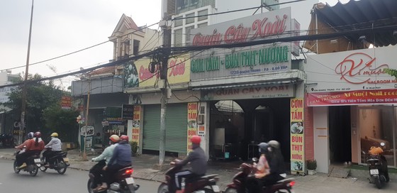 Hàng quán chưa 'mặn' việc mở bán tại chỗ ảnh 1