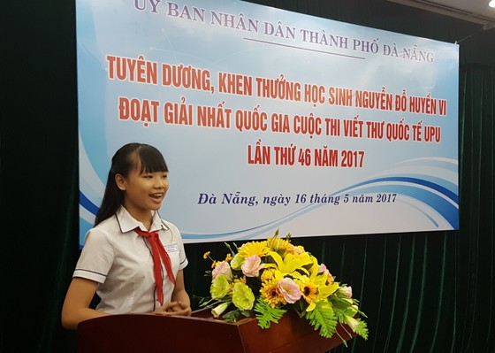 Khen thưởng học sinh lớp 8 đoạt giải nhất cuộc thi viết thư UPU ảnh 2