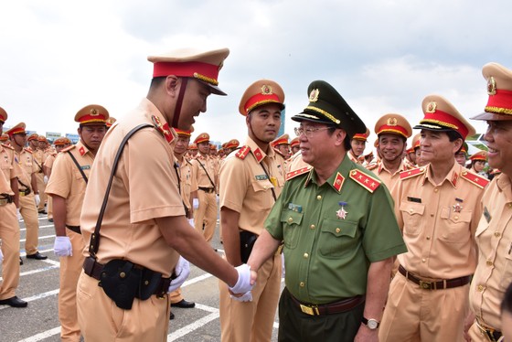 Lực lượng CSGT ra quân đảm bảo trật tự ATGT tại Tuần lễ cấp cao APEC ảnh 4
