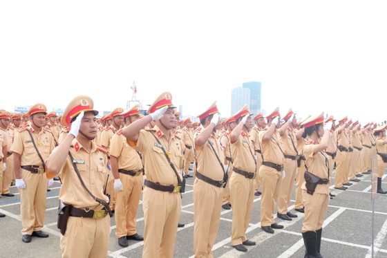 Lực lượng CSGT ra quân đảm bảo trật tự ATGT tại Tuần lễ cấp cao APEC ảnh 6