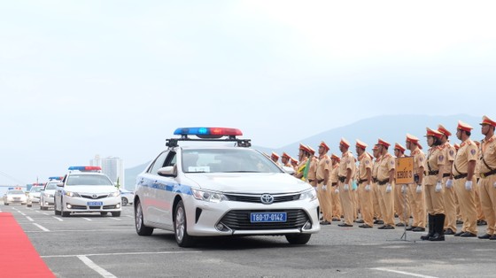 Lực lượng CSGT ra quân đảm bảo trật tự ATGT tại Tuần lễ cấp cao APEC ảnh 7
