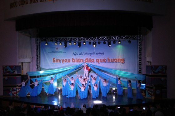 Gần 150 học sinh tham gia Hội thi thuyết trình "Em yêu biển đảo quê hương" ảnh 1